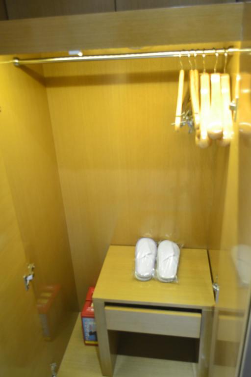 Lavande Hotel Zhuhai Gongbei Port Square Екстериор снимка