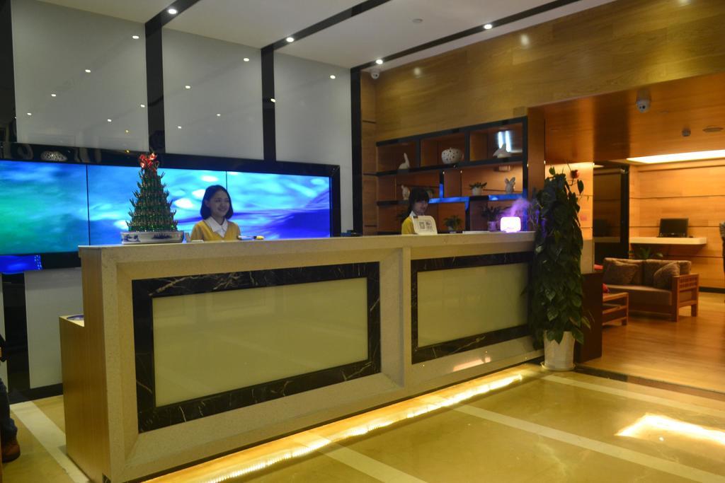 Lavande Hotel Zhuhai Gongbei Port Square Екстериор снимка