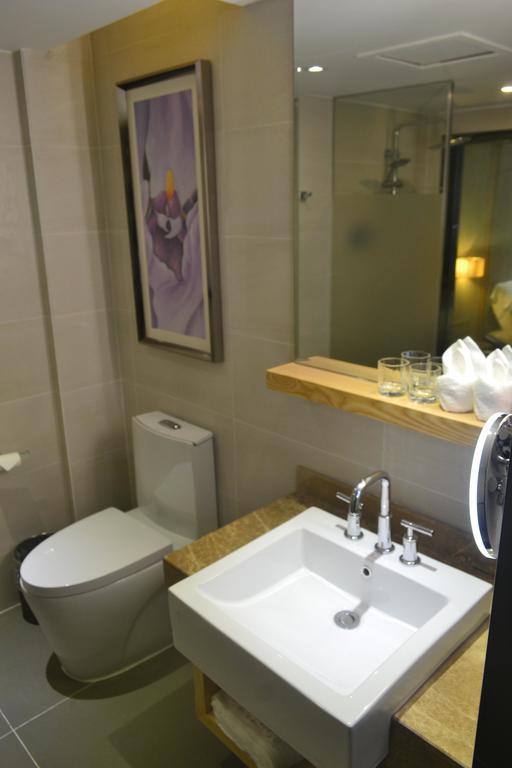 Lavande Hotel Zhuhai Gongbei Port Square Стая снимка
