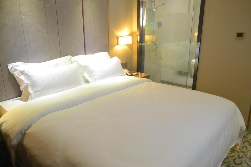 Lavande Hotel Zhuhai Gongbei Port Square Стая снимка