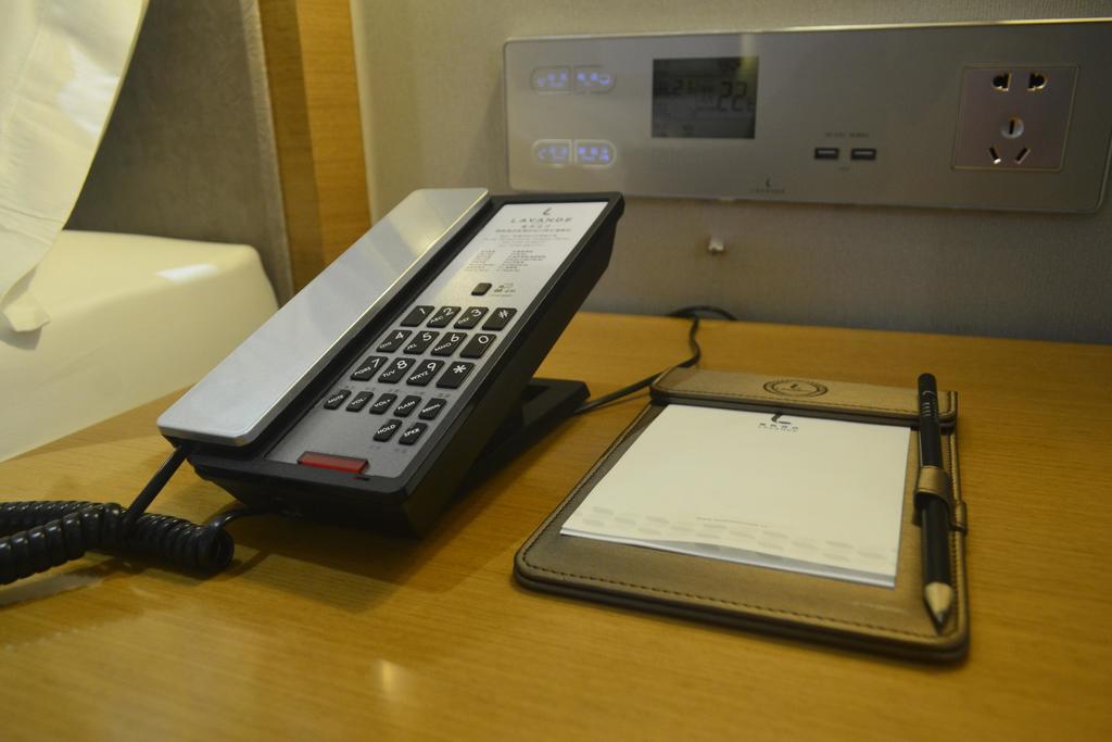Lavande Hotel Zhuhai Gongbei Port Square Екстериор снимка