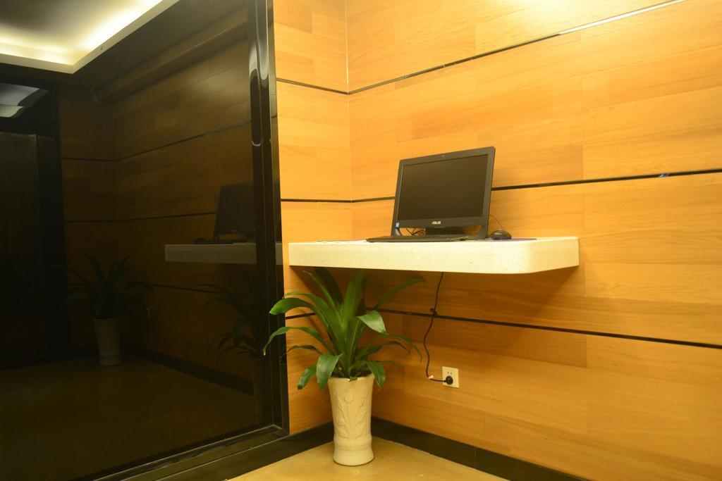 Lavande Hotel Zhuhai Gongbei Port Square Екстериор снимка