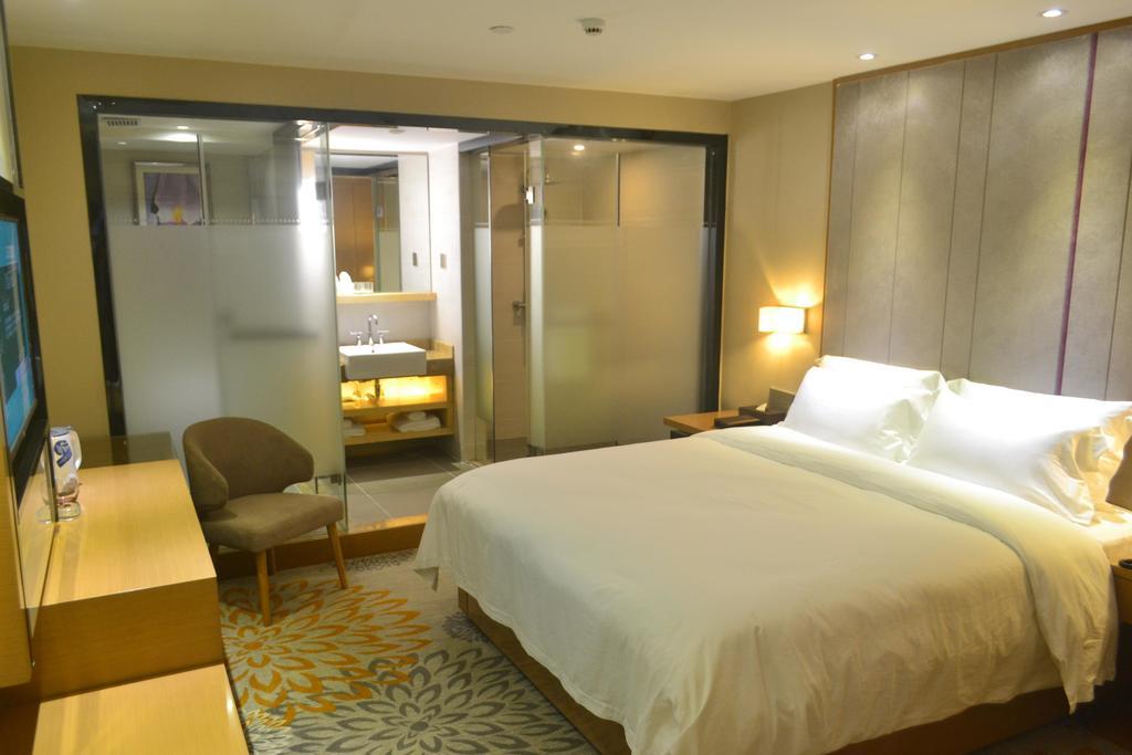 Lavande Hotel Zhuhai Gongbei Port Square Екстериор снимка