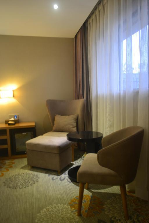 Lavande Hotel Zhuhai Gongbei Port Square Екстериор снимка