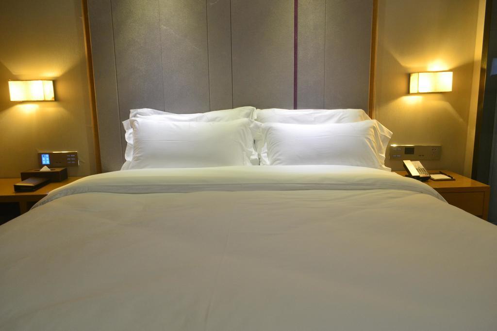 Lavande Hotel Zhuhai Gongbei Port Square Стая снимка