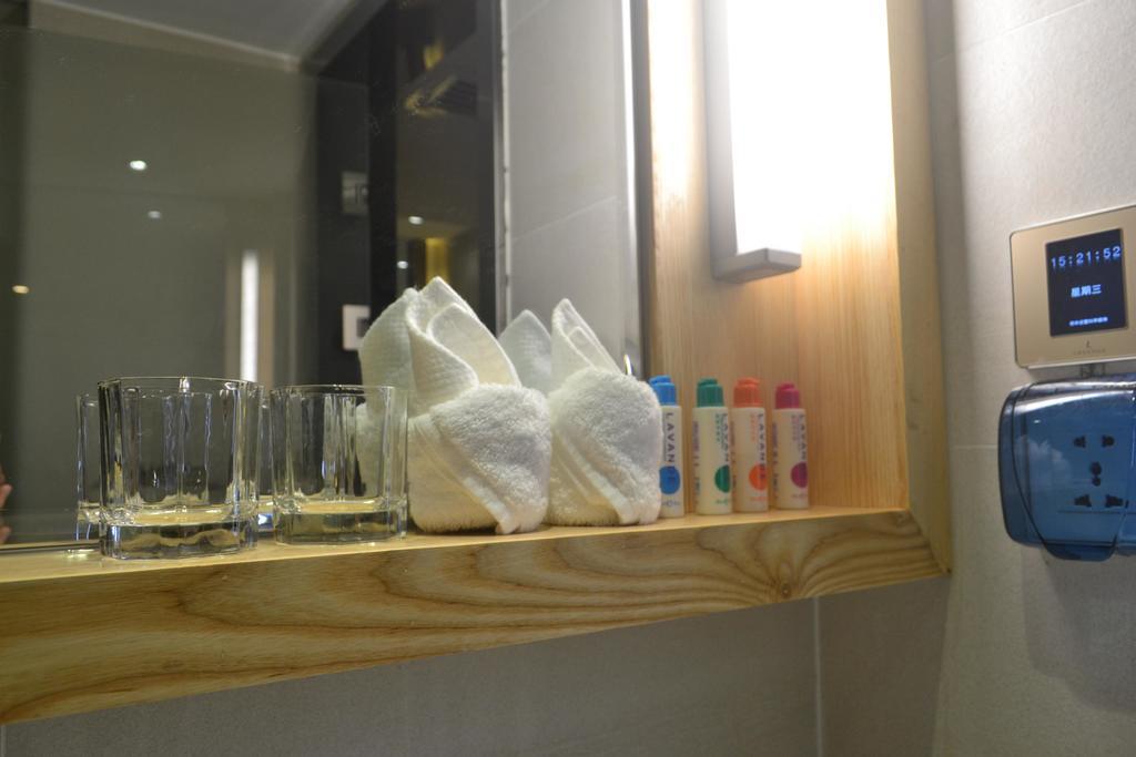Lavande Hotel Zhuhai Gongbei Port Square Екстериор снимка