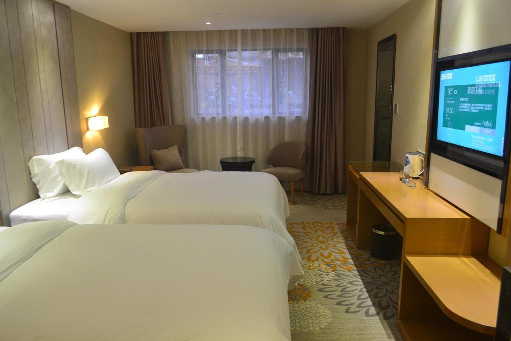 Lavande Hotel Zhuhai Gongbei Port Square Стая снимка