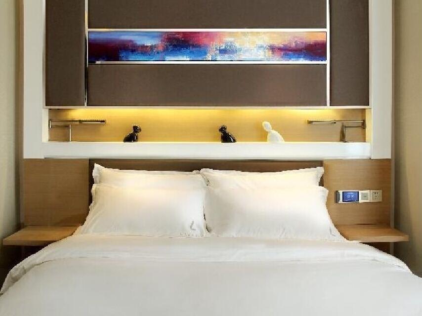 Lavande Hotel Zhuhai Gongbei Port Square Екстериор снимка