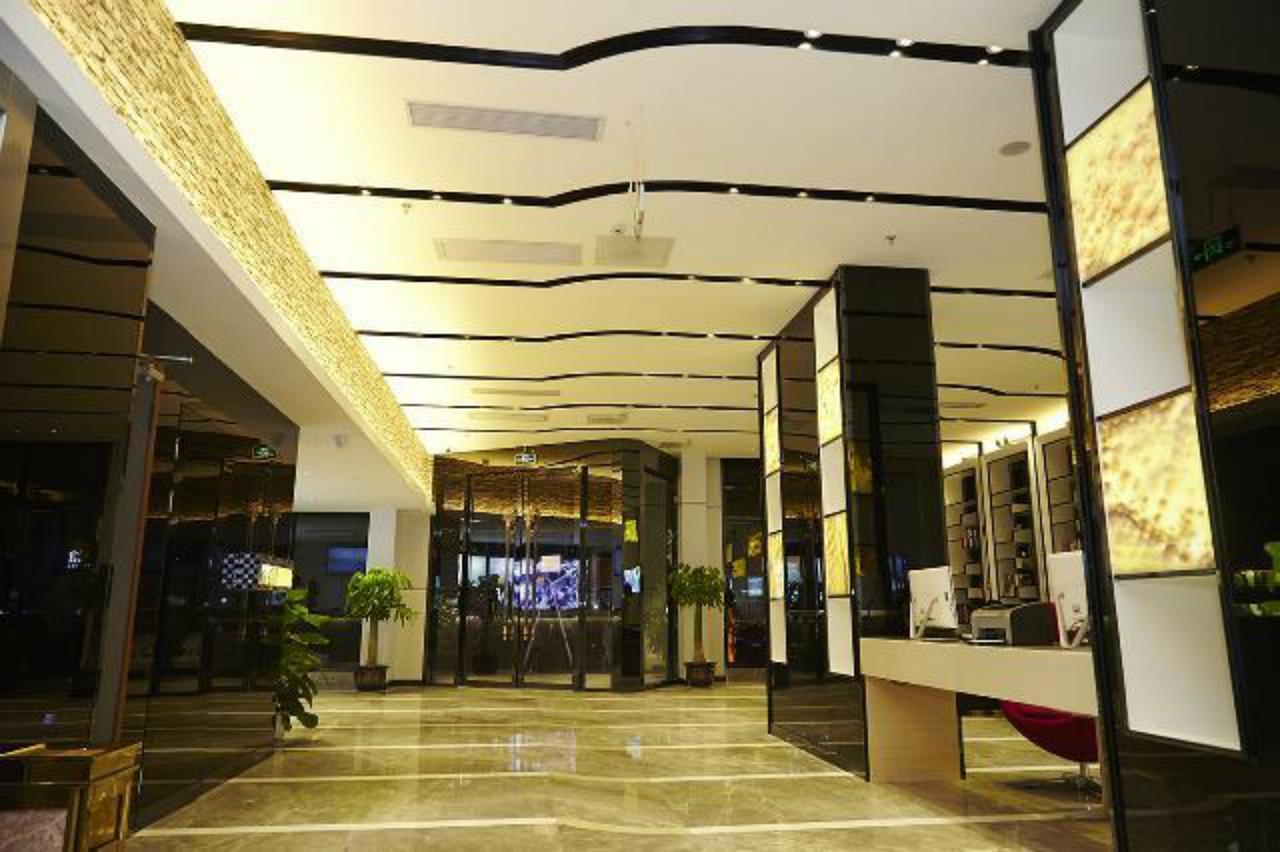 Lavande Hotel Zhuhai Gongbei Port Square Екстериор снимка