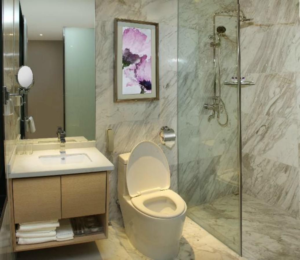 Lavande Hotel Zhuhai Gongbei Port Square Екстериор снимка