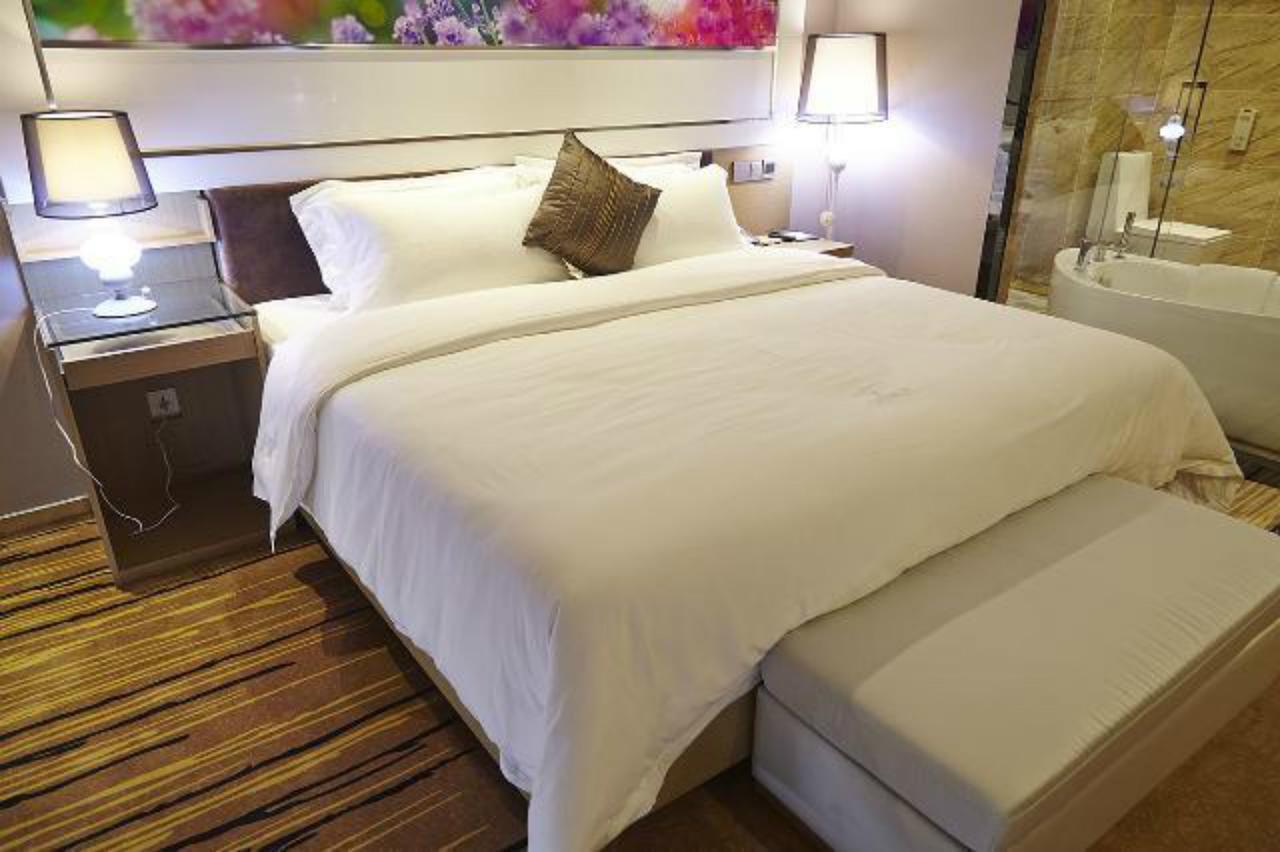 Lavande Hotel Zhuhai Gongbei Port Square Екстериор снимка