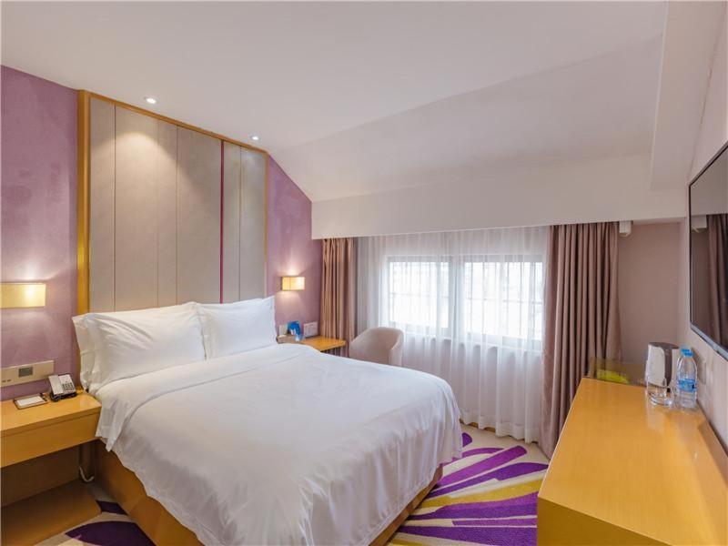 Lavande Hotel Zhuhai Gongbei Port Square Екстериор снимка
